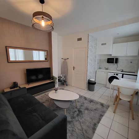 Appartement Spacieux 28M2 Avec Chambre Separee Issy-les-Moulineaux Ngoại thất bức ảnh